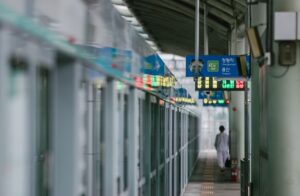 韓国美容液でニキビを消す方法は？