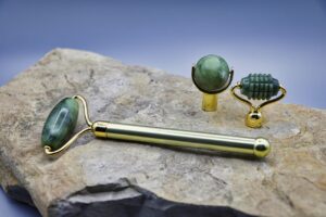 Kビューティーのフェイスラインに効果的なニキビトナーは学生でも買える？