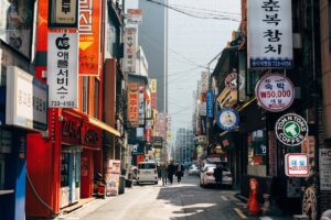韓国ドラッグストアでの角質ケアはやりすぎるとニキビが悪化するのか？